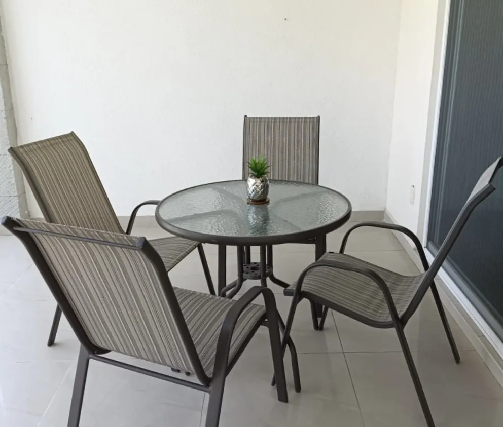 Terraza con comedor exterior